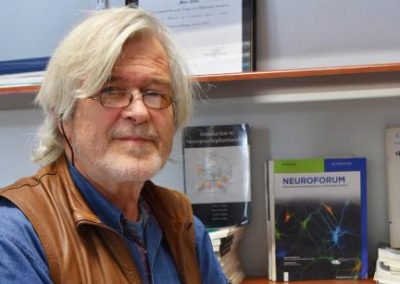 Académico de la Escuela de Psicología de la Usach crea libro de texto de introducción a la Neurociencia para psicólogos y profesionales fuera de las áreas biomédicas