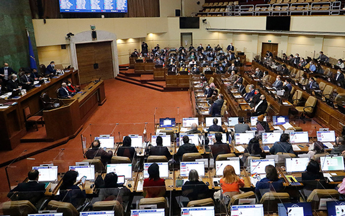 Académico de la Escuela de Psicología expone en la Comisión de Educación